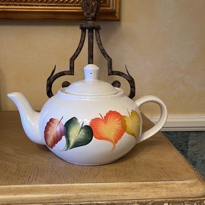 Fall leaves teapot by Nest